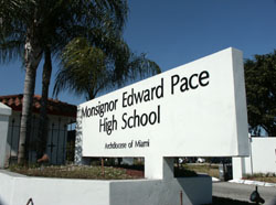 Monsignor Edward Pace High School (41838 bytes)